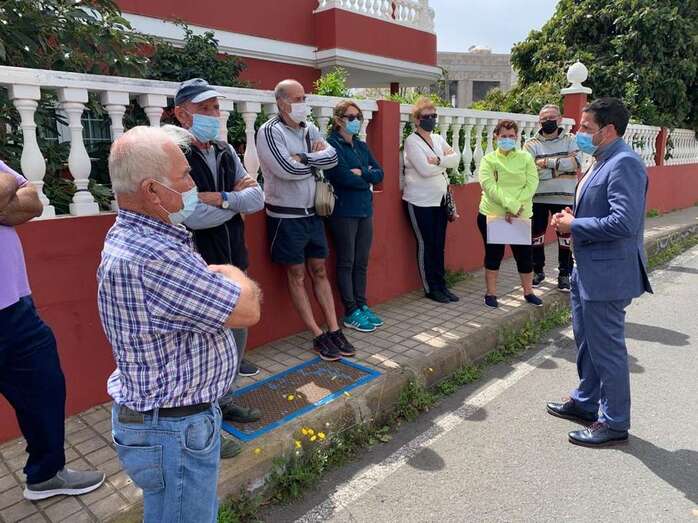 El alcalde Héctor Suárez visitó estos días el barrio de Montaña Las Palmas / TA